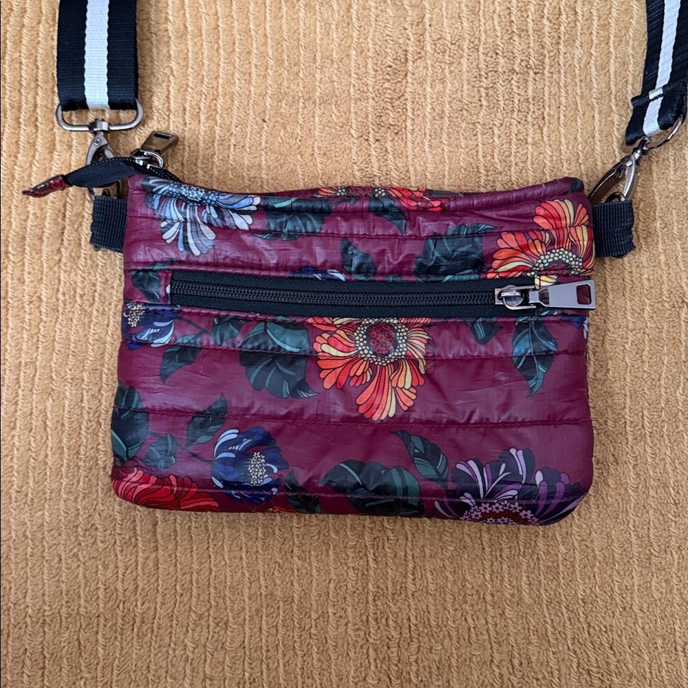 Think Royln Floral small Crossbody Bag - Picture 3 of 5